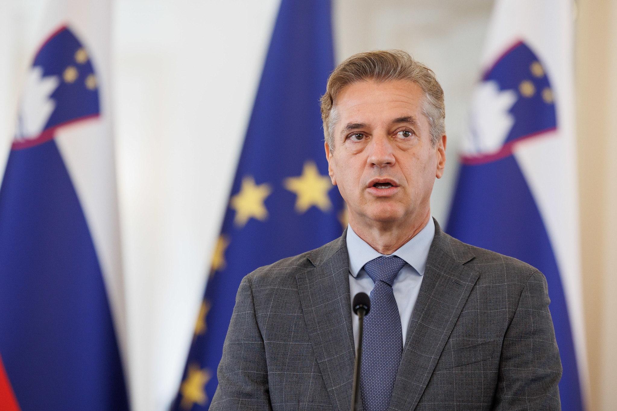 Preiskava KPK razkriva resne nepravilnosti, opozicija pričakuje takojšen odstop premierja Goloba