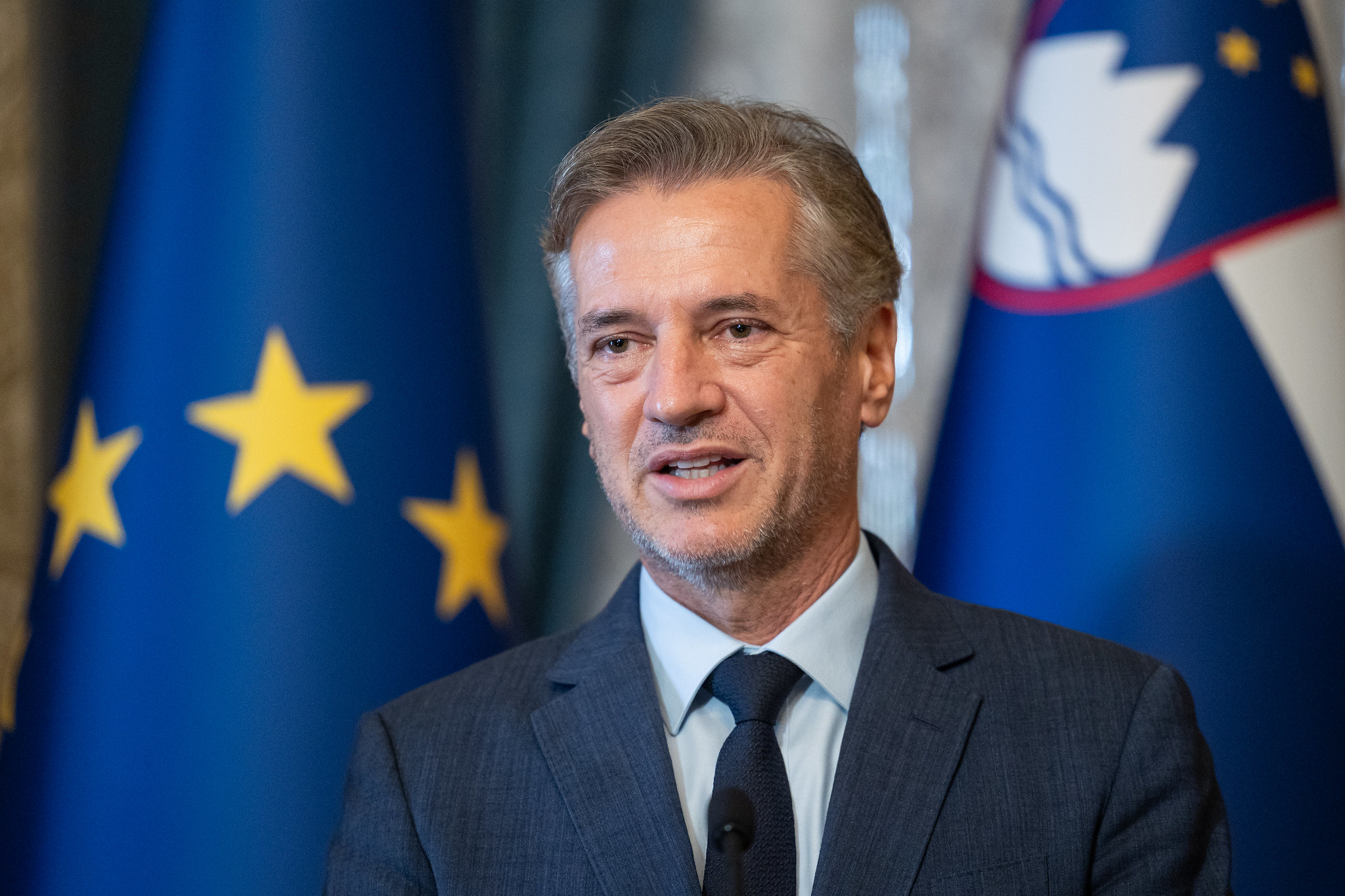 Vladni 'bonbončki' se (še) niso odrazili v višji javnomnenjski podpori