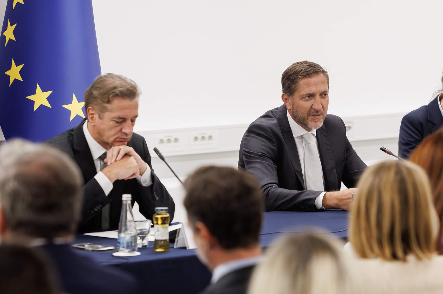 Boštjančič ne umika predloga za obvezno božičnico, zdaj na vrsti socialni partnerji