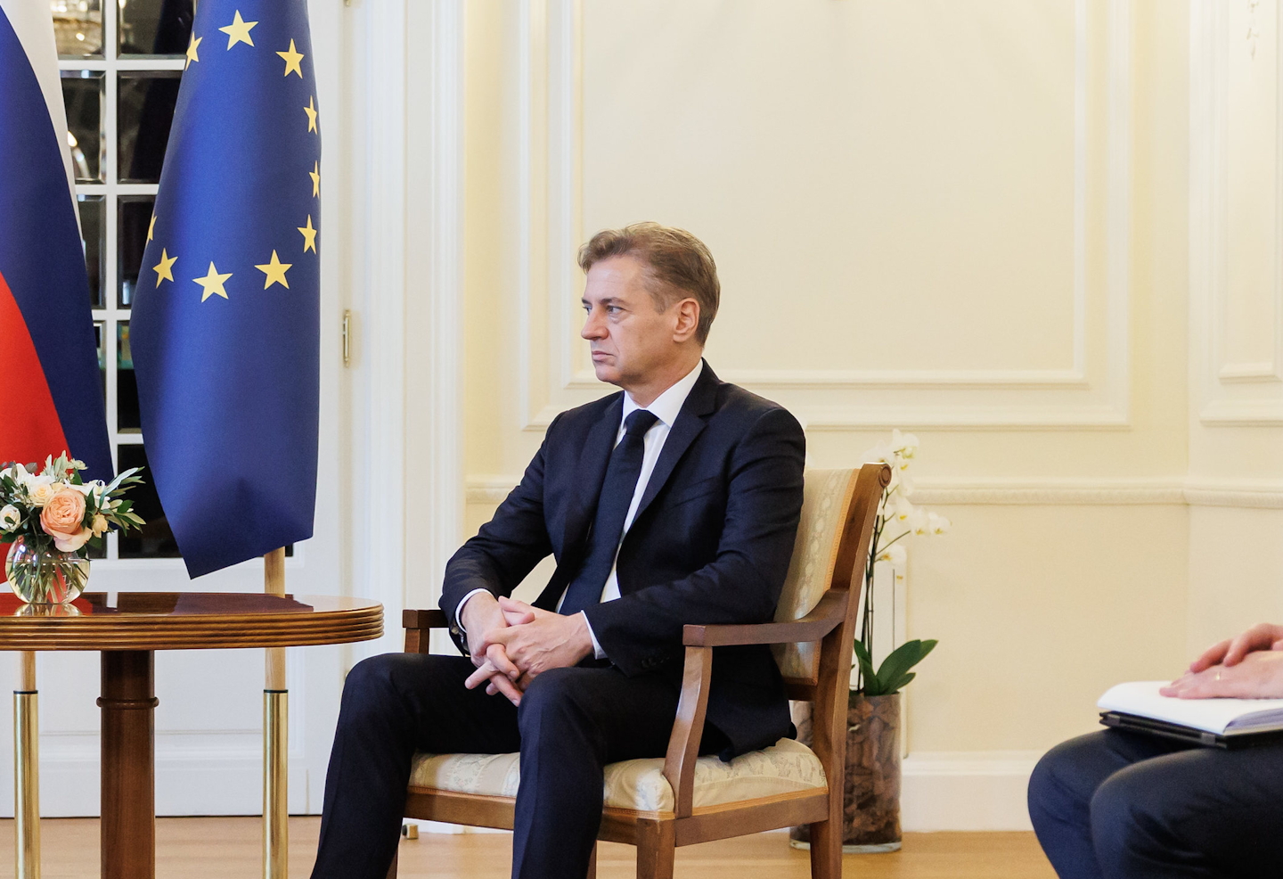 Golob danes pred poslanci, kaj ga bodo spraševali?