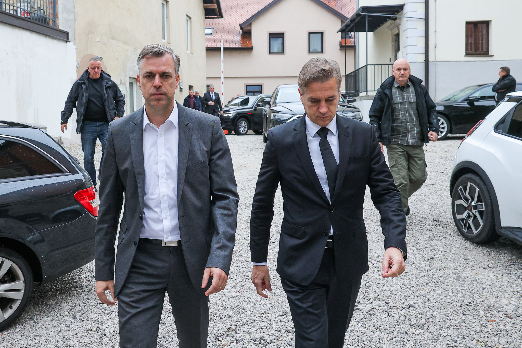 Tragedija v Novem mestu: Kaj je doslej znano o napadalcu in preiskavi?