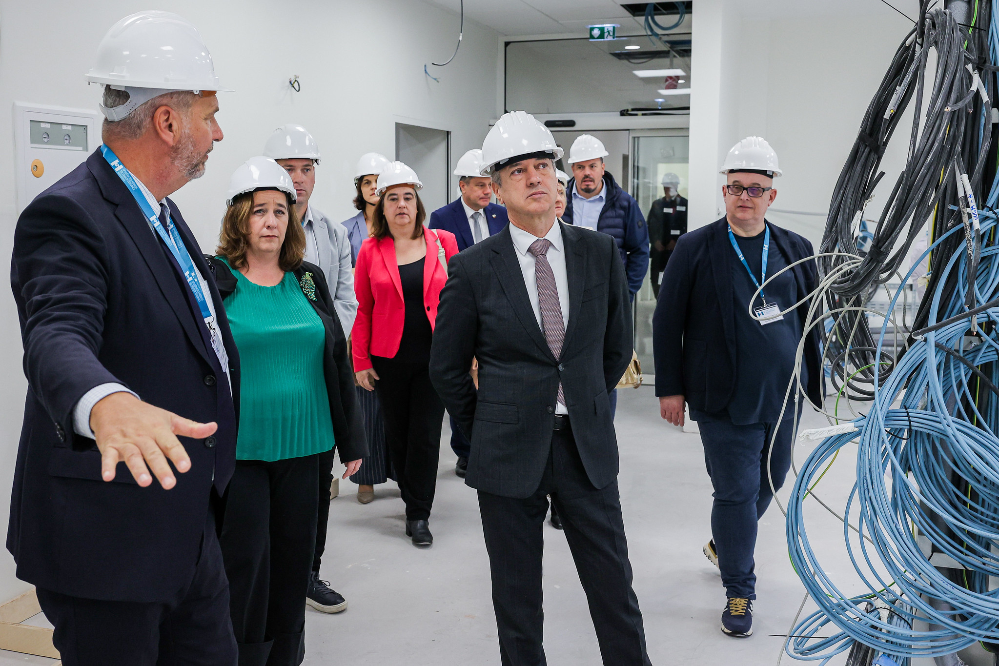 Premier Golob napovedal: Vsak Slovenec bo imel brezplačen in varen dostop do orodij umetne inteligence