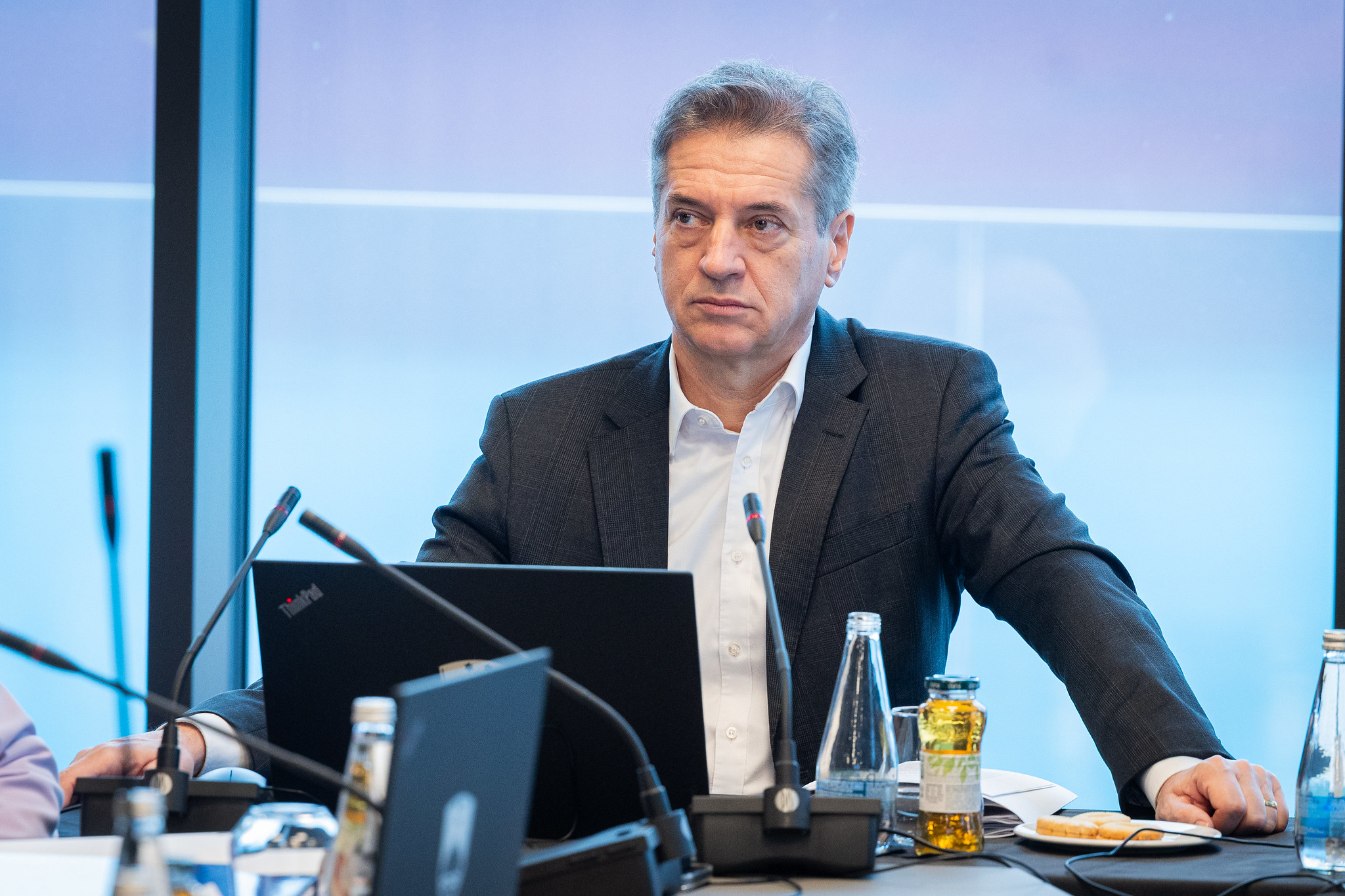 Golob prejel zelo posebno povabilo Trumpa, a ni navdušen