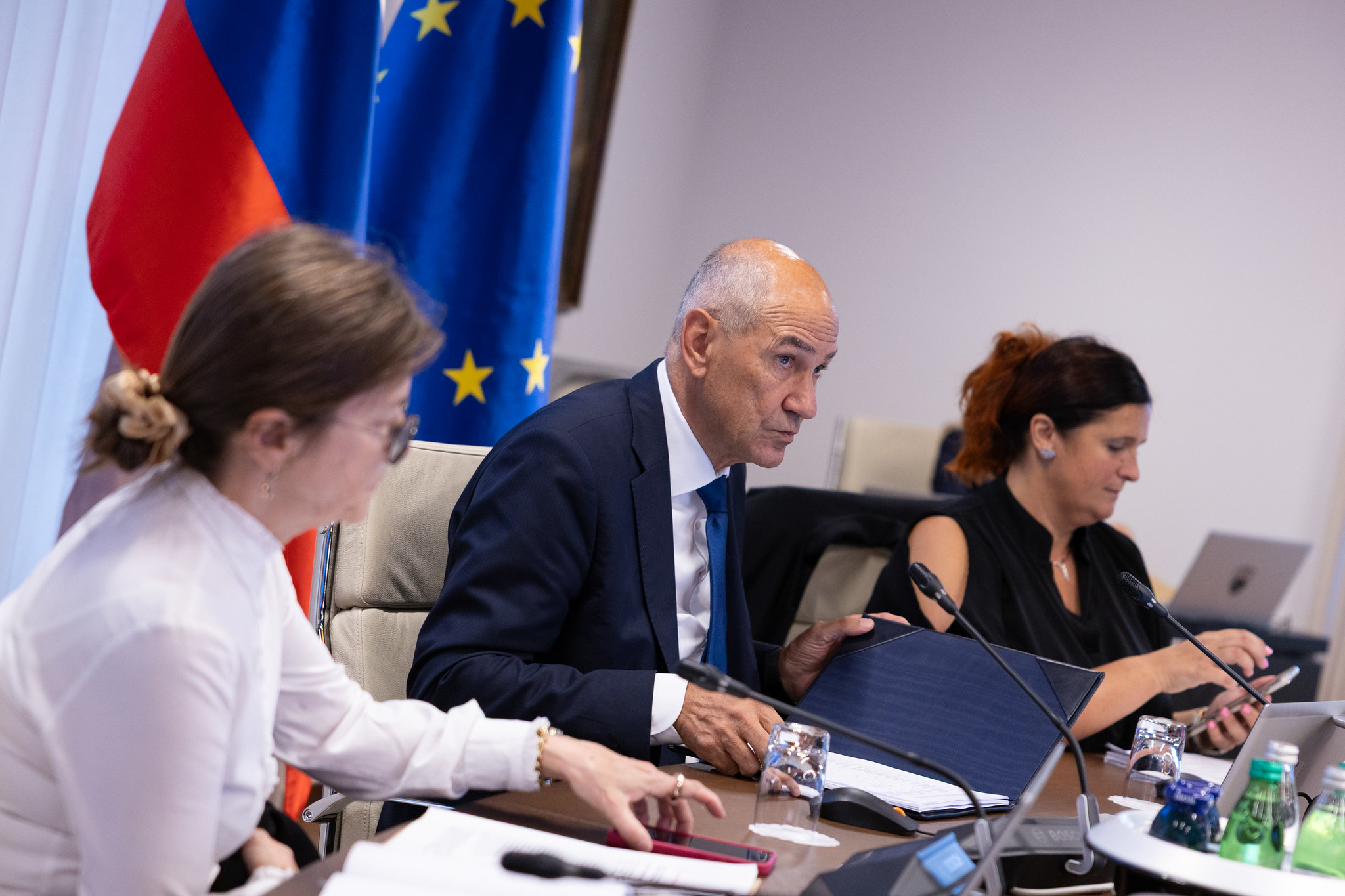Janša: V javnem sektorju 196.000 zaposlenih, gospodarstvu jih manjka 150.000