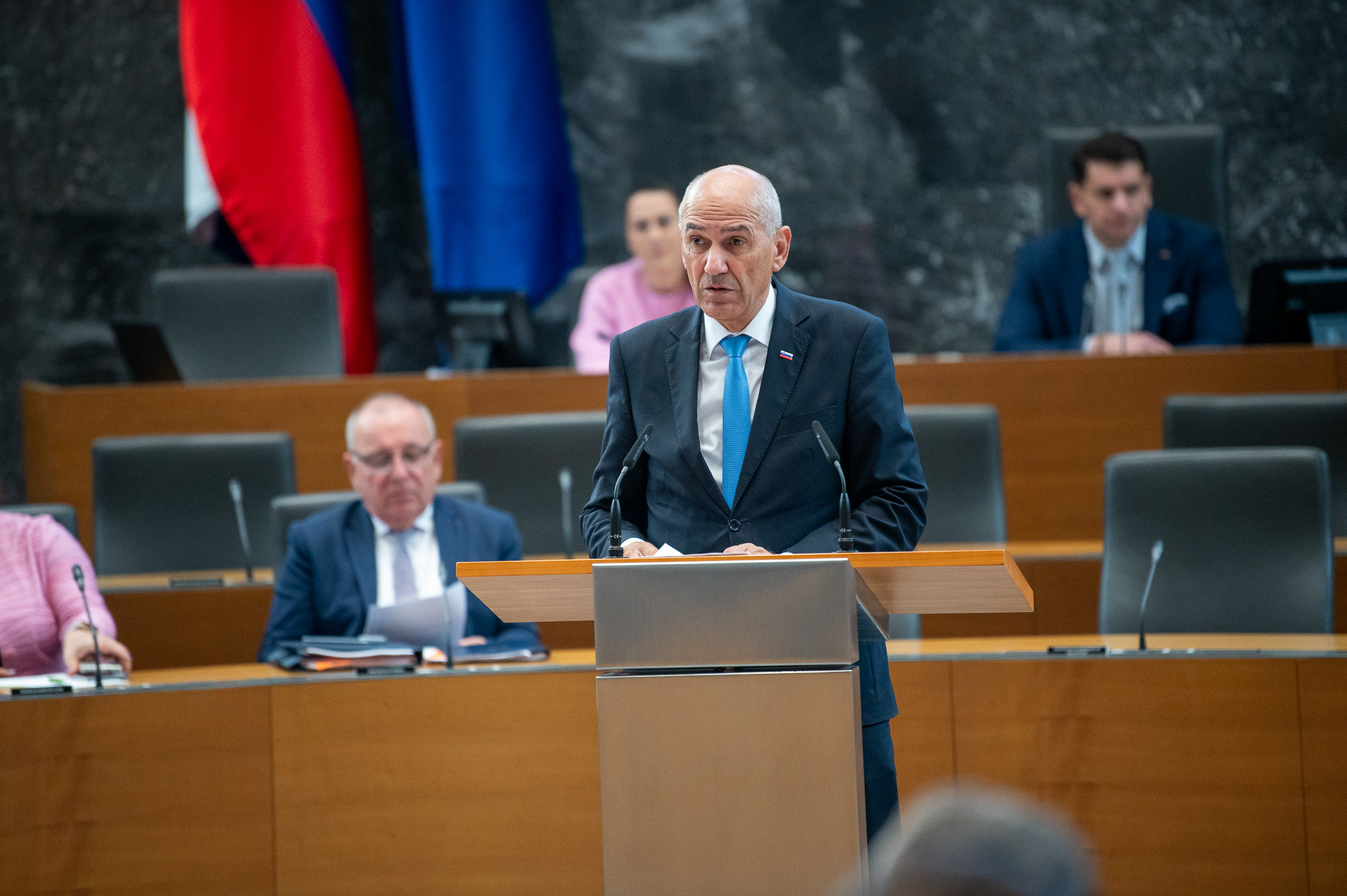 Rez v javnem sektorju: Vlada predvideva 50.000 zaposlenih manj, kdo bo na udaru?