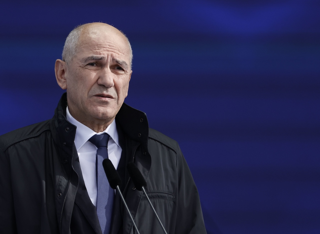 Slovenija bi lahko ustavila Srbijo na poti v EU: Janša razkril, kaj zahteva od Beograda