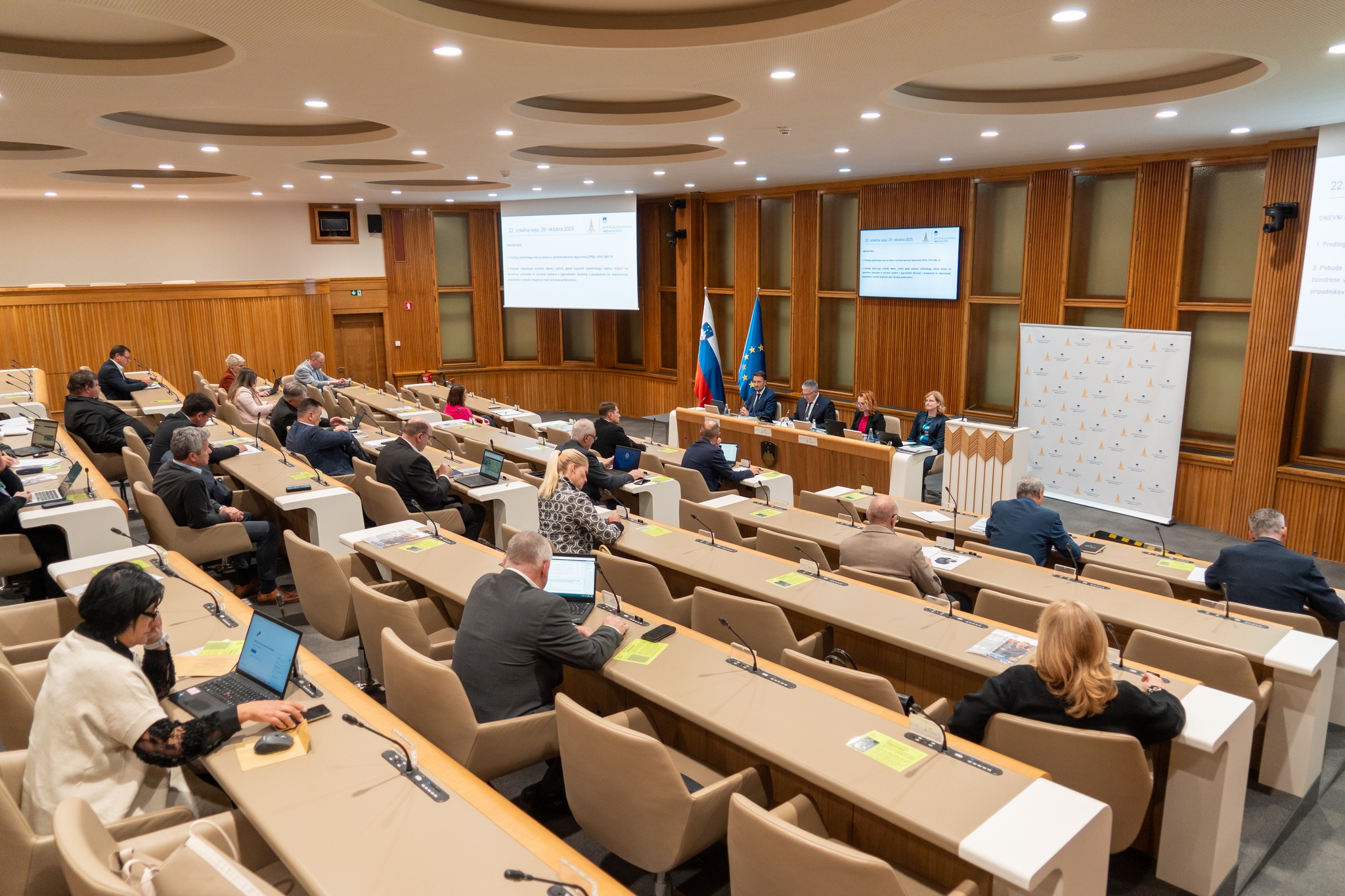 Jasno sporočilo vladi: Problemov se lotite resno ali pa mesto prepustite nekomu, ki bo to znal