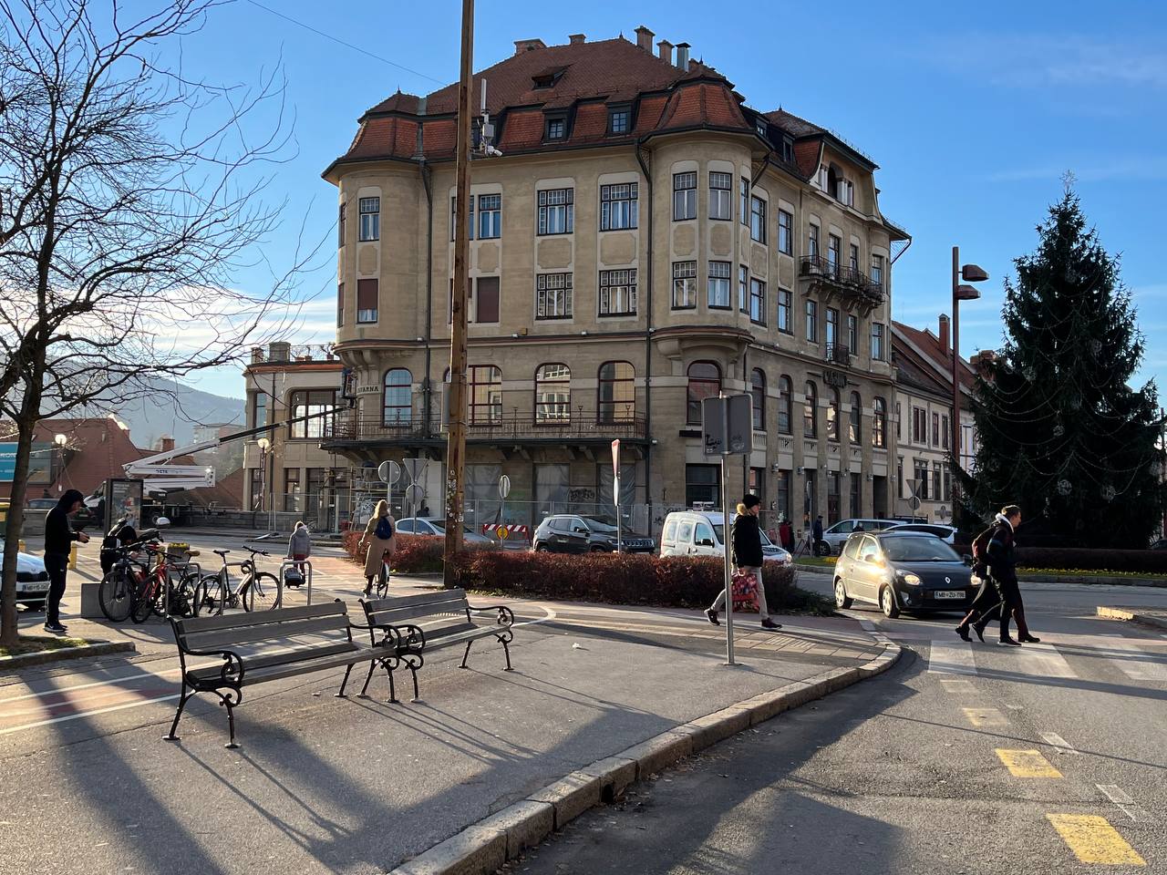 Nujna in obsežna dela na ikonični stavbi