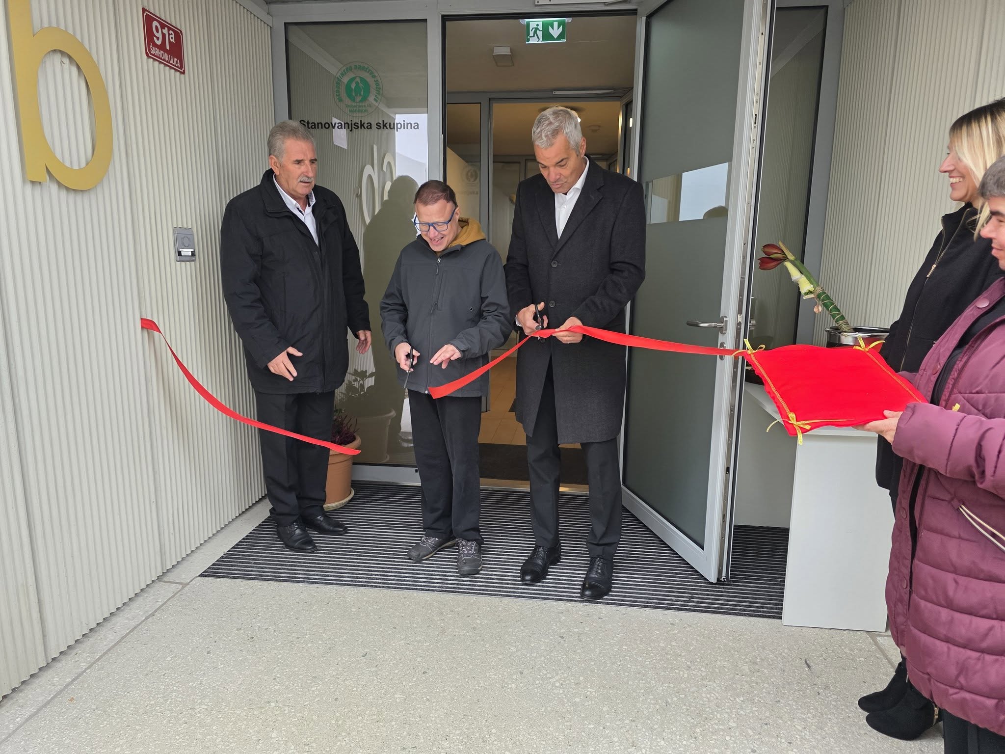 Pod Pekrsko gorco zrasla posebna soseska: Tu je našlo dom 11 varovancev