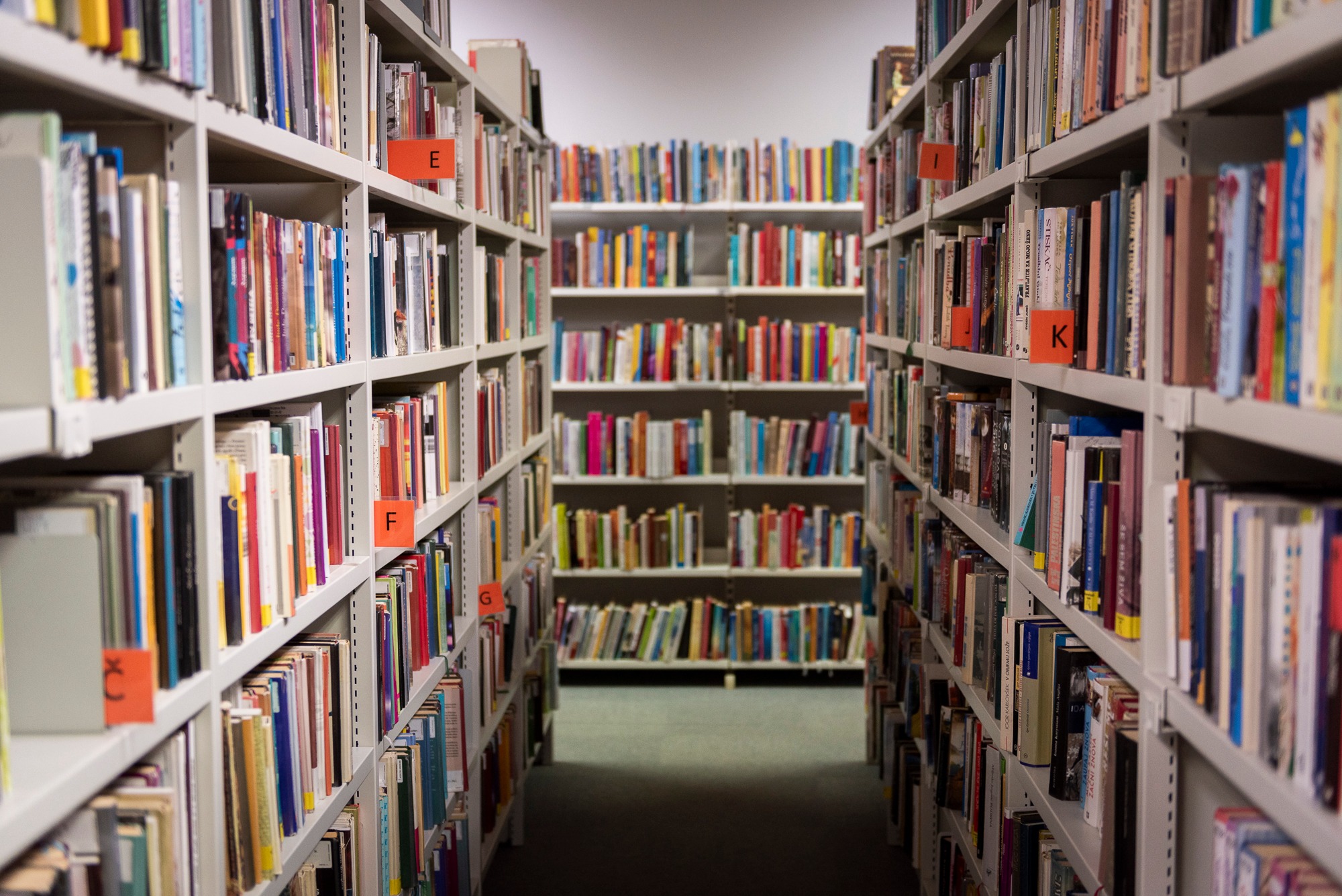 Mariborska knjižnica išče svežo podobo, ponujajo finančne nagrade