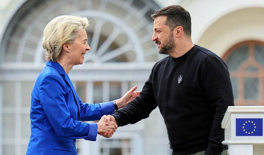 Von der Leyen Ukrajini obljubila 35 milijard evrov posojila