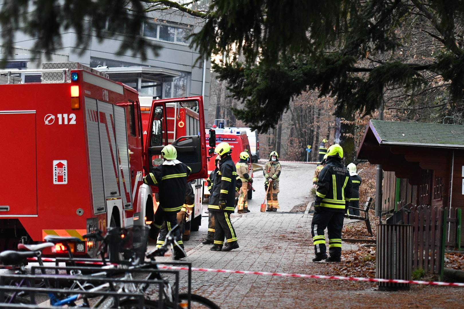 FOTO: V kotlovnici Pohorske vzpenjače prišlo do požara, na delu gasilci
