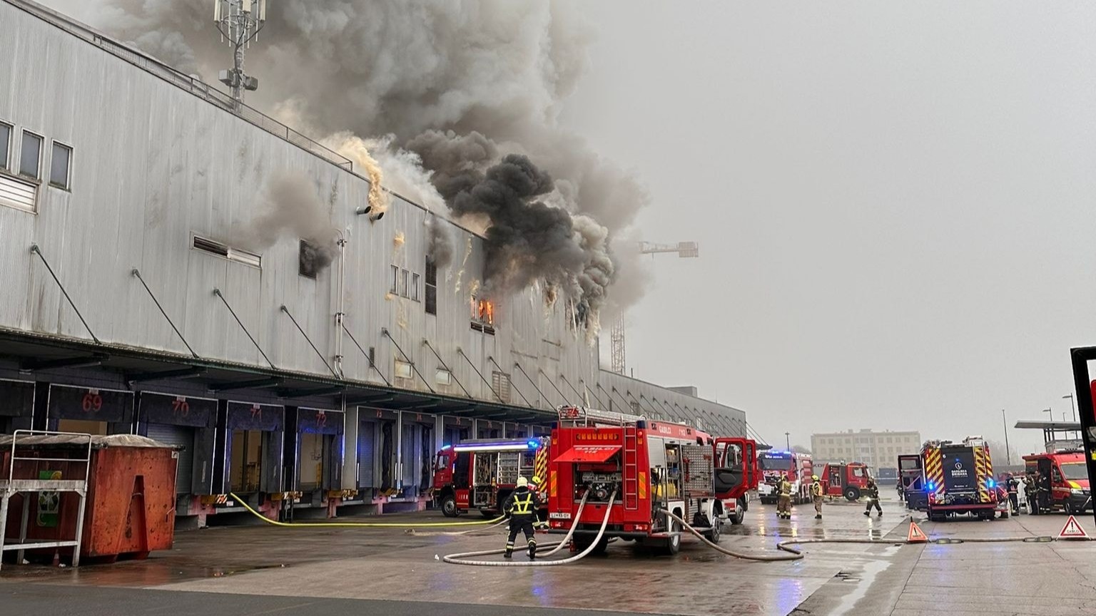 Po požaru v Sparu pozivajo: Če bo kakšen izdelek začasno nedostopen ...