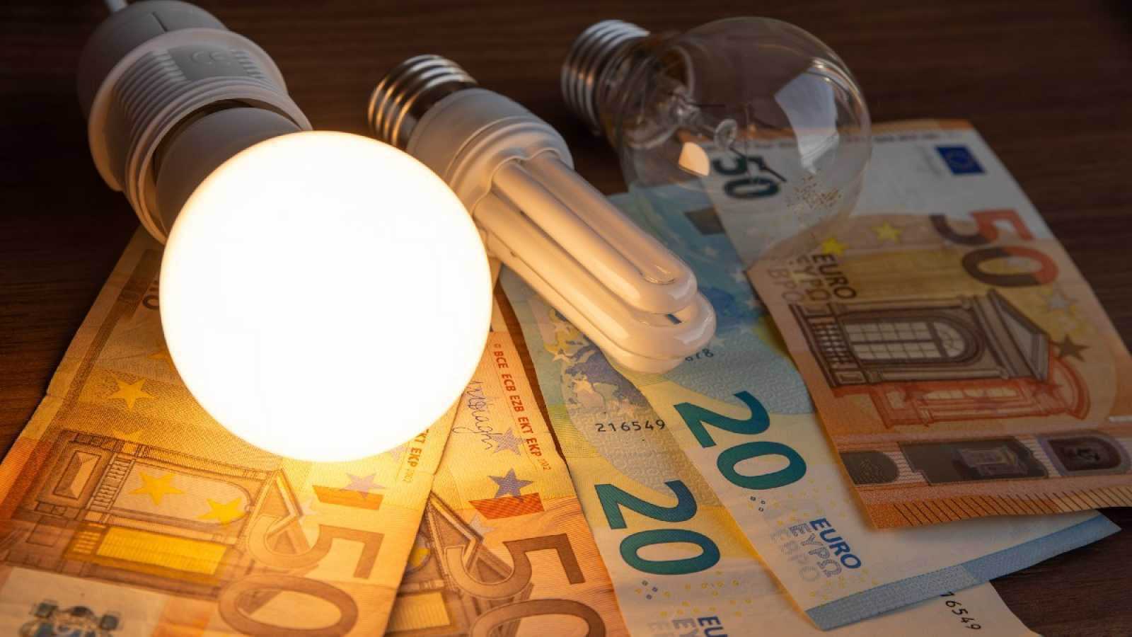 Cene elektrike v EU so se znižale, kaj pa v Sloveniji?