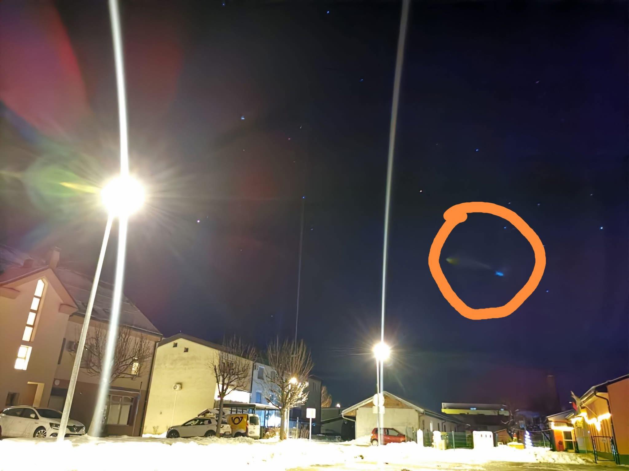 Ste videli nenavadno svetlobo na nebu? Ne gre za astronomski pojav