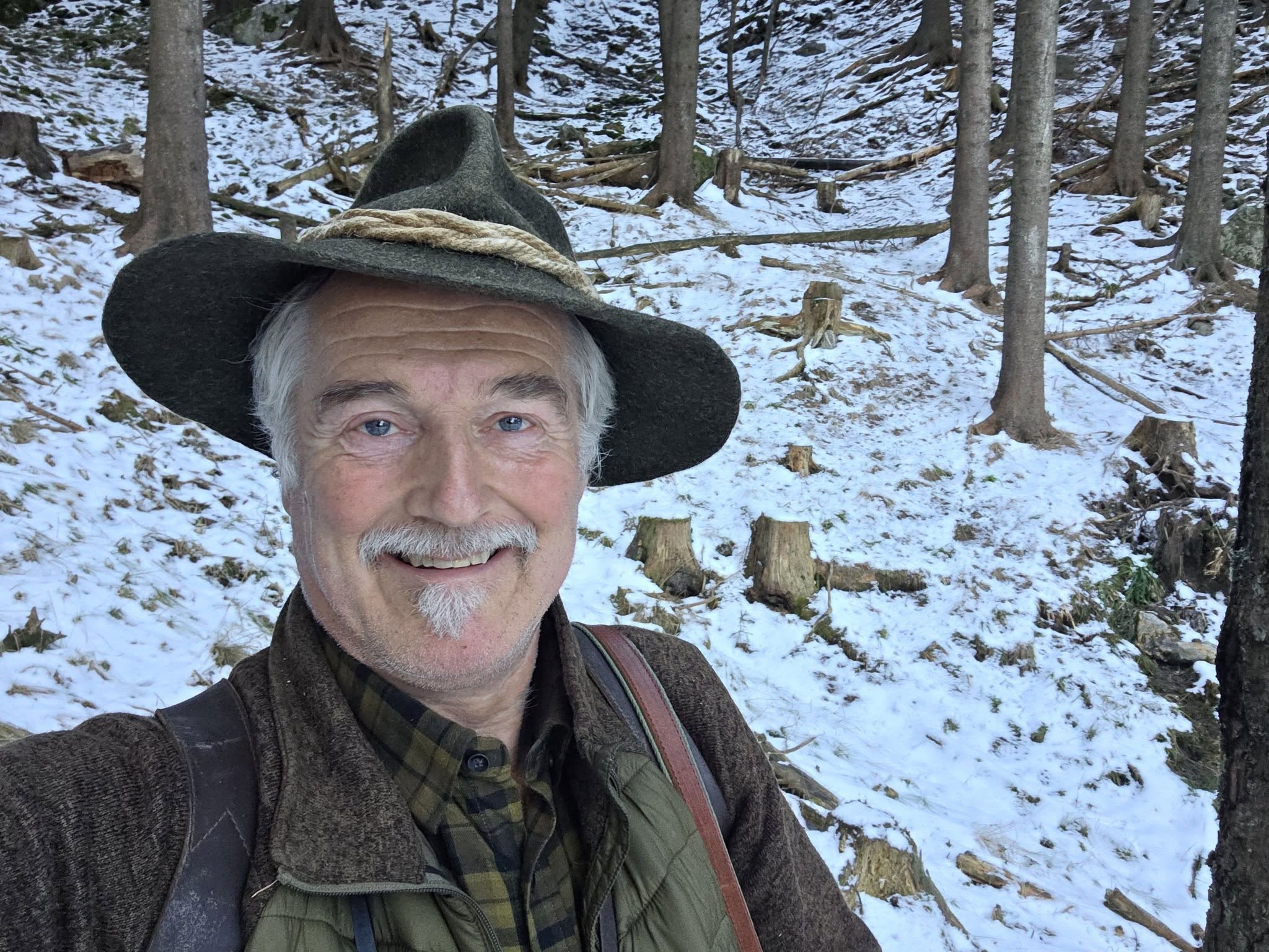 Škandal v sosednji Avstriji: Slovencu sredi parlamenta ukazali, naj utihne, ker je prisotne pozdravil v slovenščini