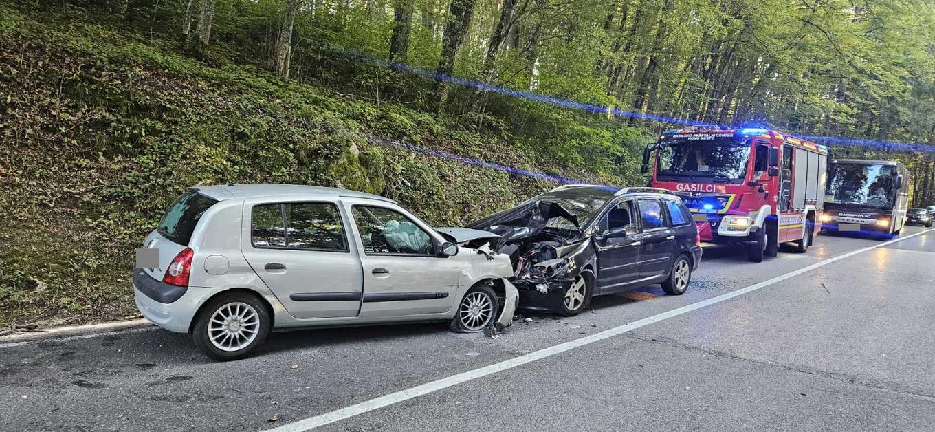 Pijan 36-letnik divjal in spravil  štiri osebe v bolnišnico, nič kriv voznik hudo poškodovan