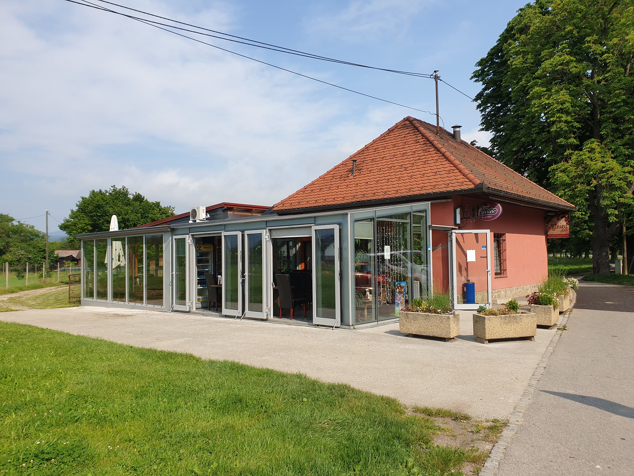 Četrt stoletja Mitnice: hrana, aperitiv, DJ in bepopovke
