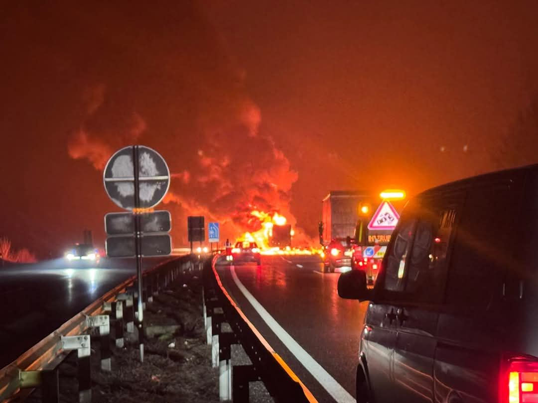 Pozor, v obe smeri popolnoma zaprta štajerska avtocesta med Pesnico in Šentiljem