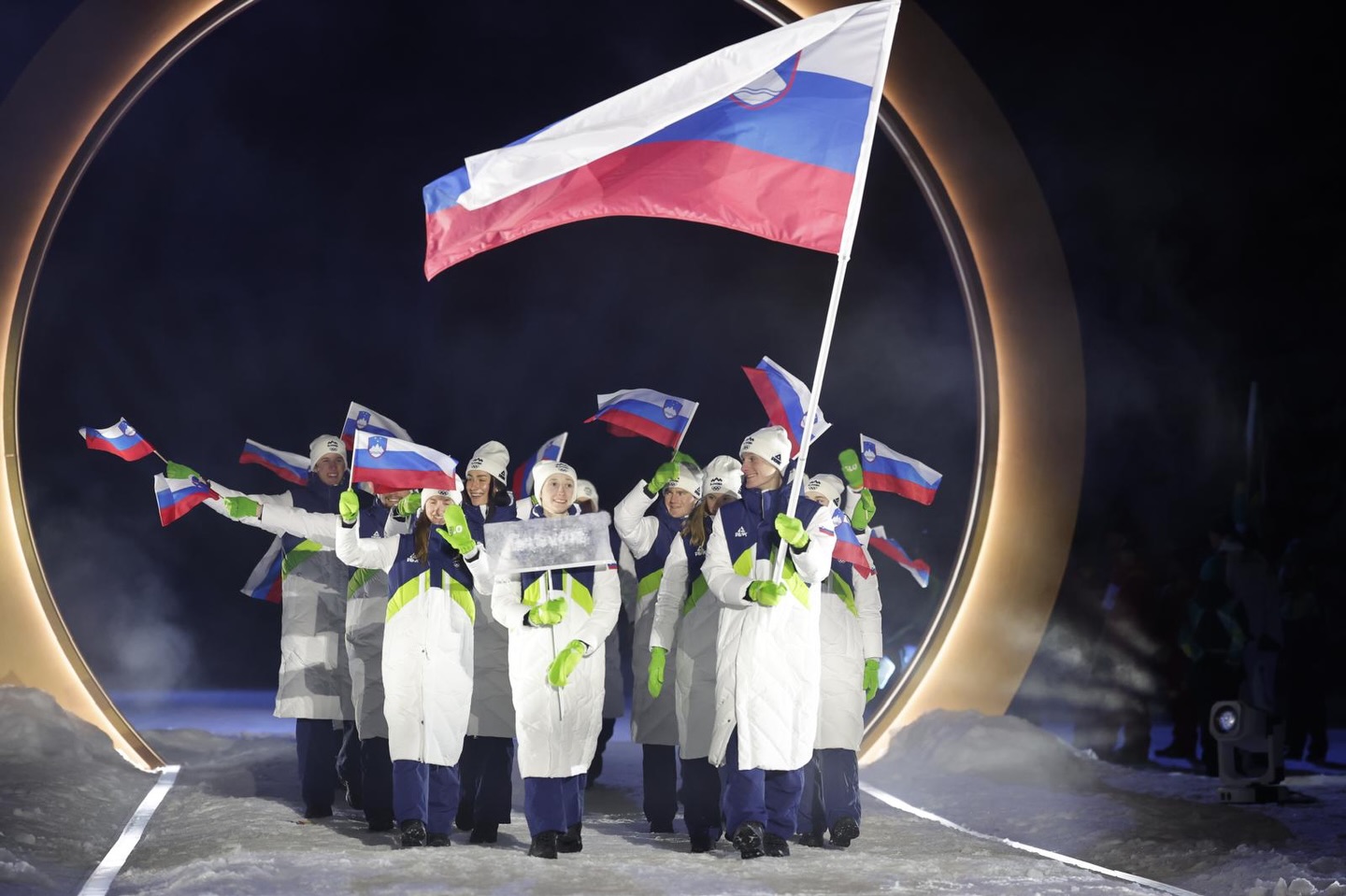 Olimpijski spektakel v Italiji, Nika in Domen Prevc pišeta zgodovino