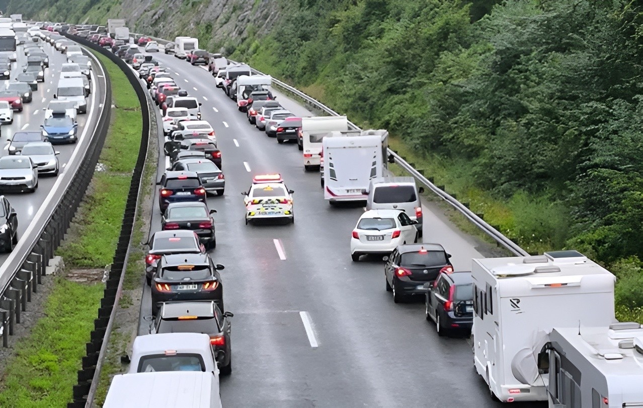 Ta napaka vas lahko stane 500 evrov in 3 kazenske točke (Največ prekrškarjev policisti ujamejo na Štajerski avtocesti)