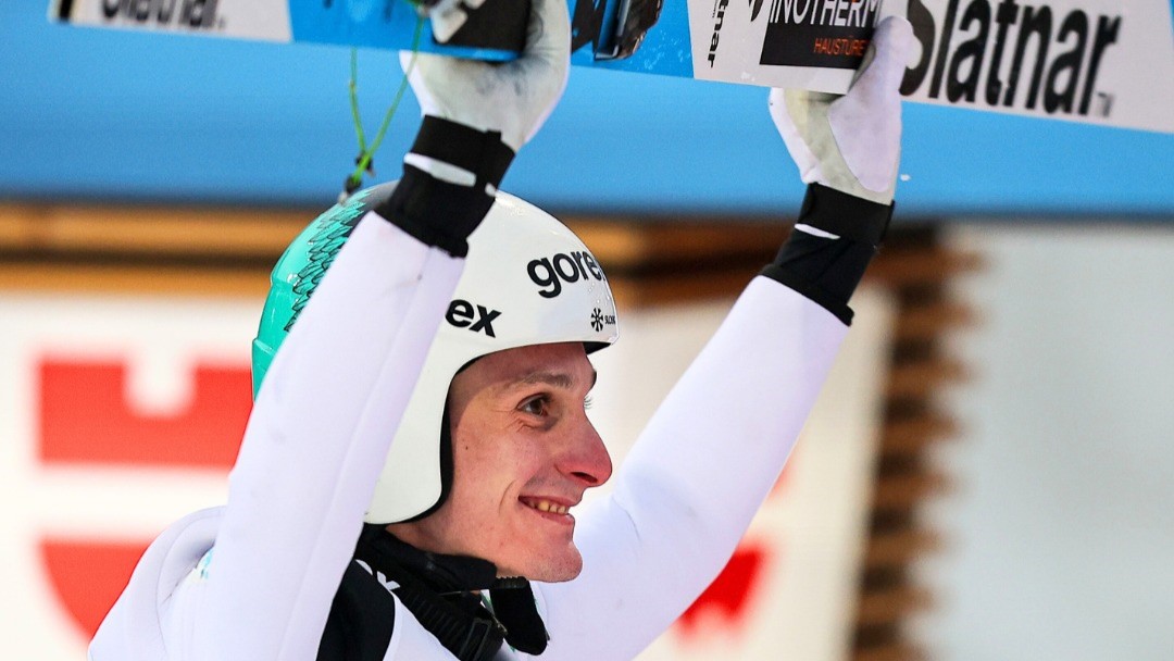 Domen Prevc v Lahtiju za las ob zmago