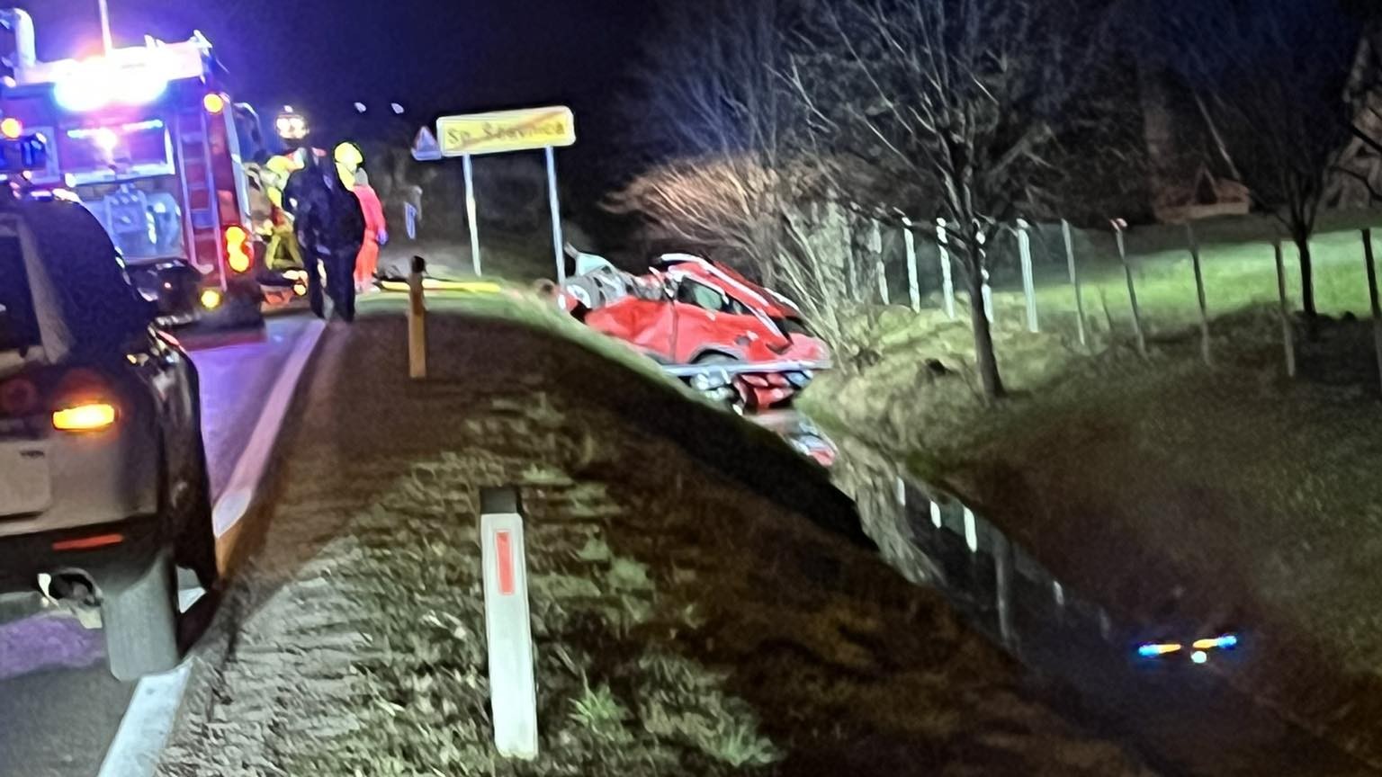 44-letni voznik storil usodno napako: Zapeljal na nasproten pas, presenetil ga je avtobus