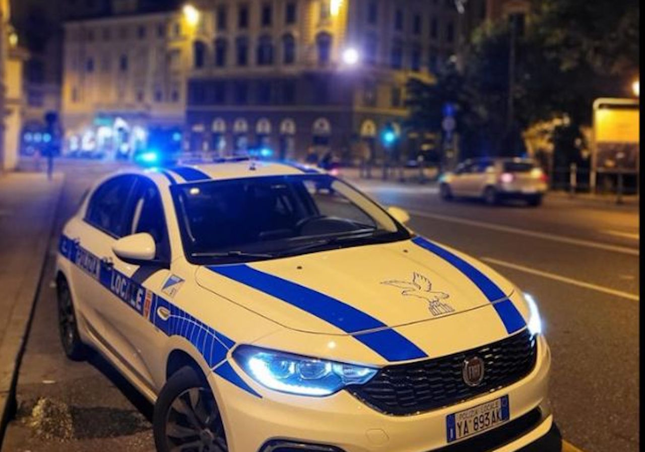 Nekdanja policistka skoraj tri leta živela s truplom svoje matere