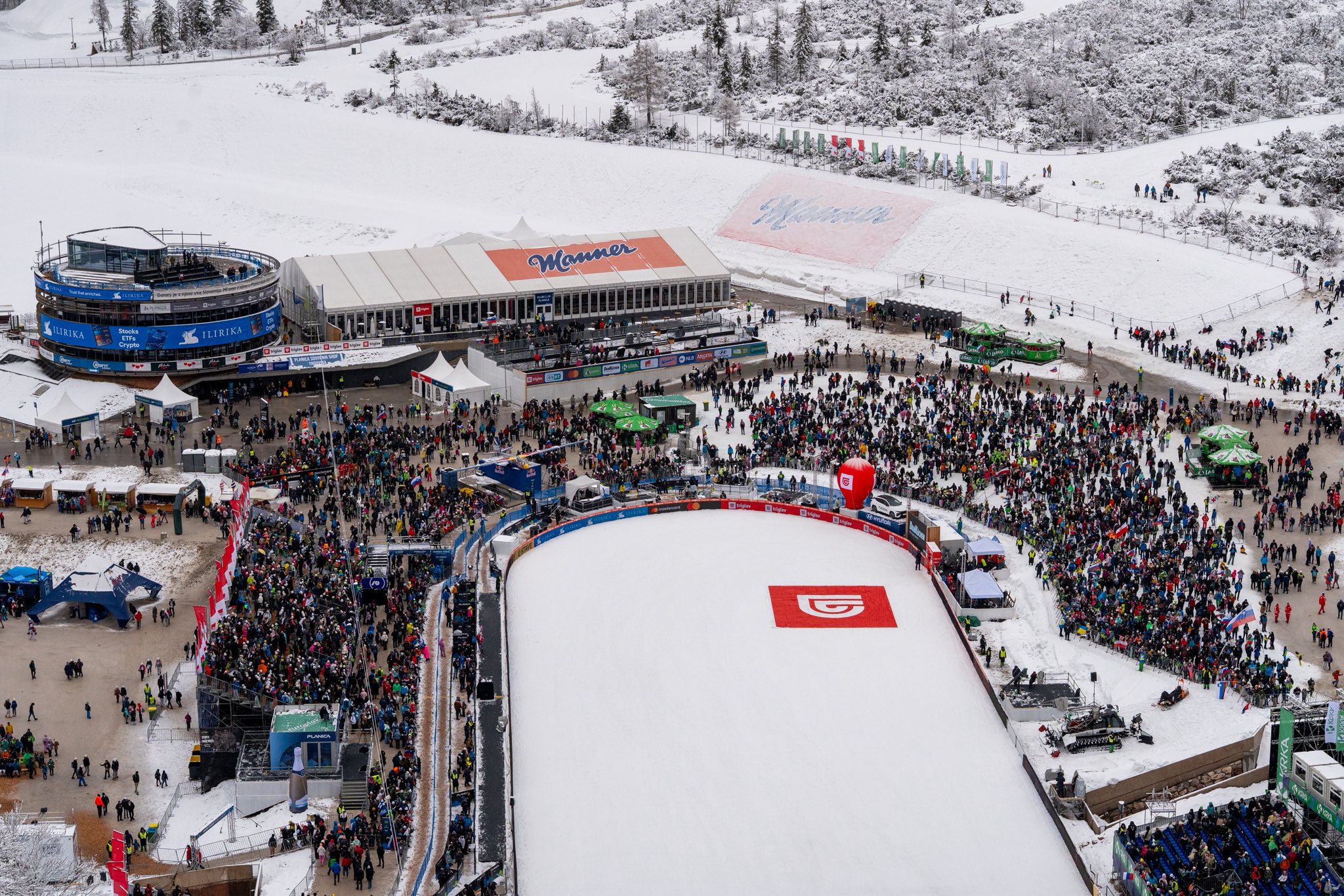 Vremenska loterija v Planici: Prestavljen trening, bodo lahko izpeljali tekmo skakalcev?