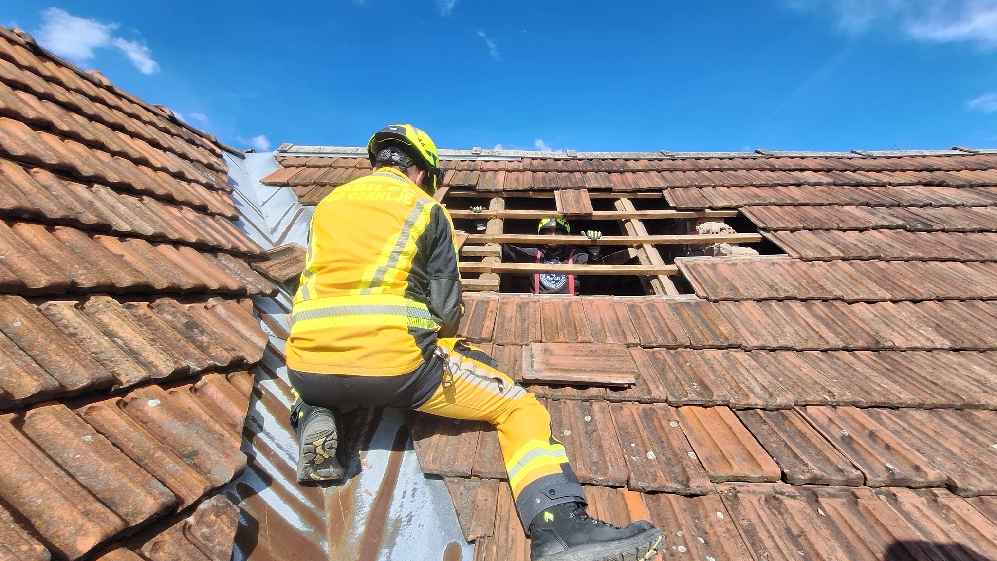Zelo slabe novice po vetrolomu: Strokovnjaki opozarjajo, da ne naredite te ključne napake
