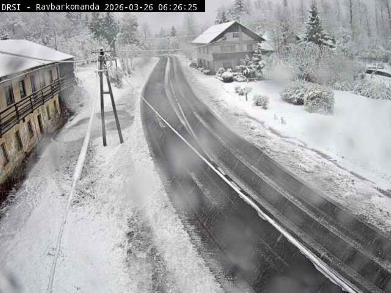 Snežna fronta dosegla nižine: Ponekod po državi že okoli 10 centimetrov snega