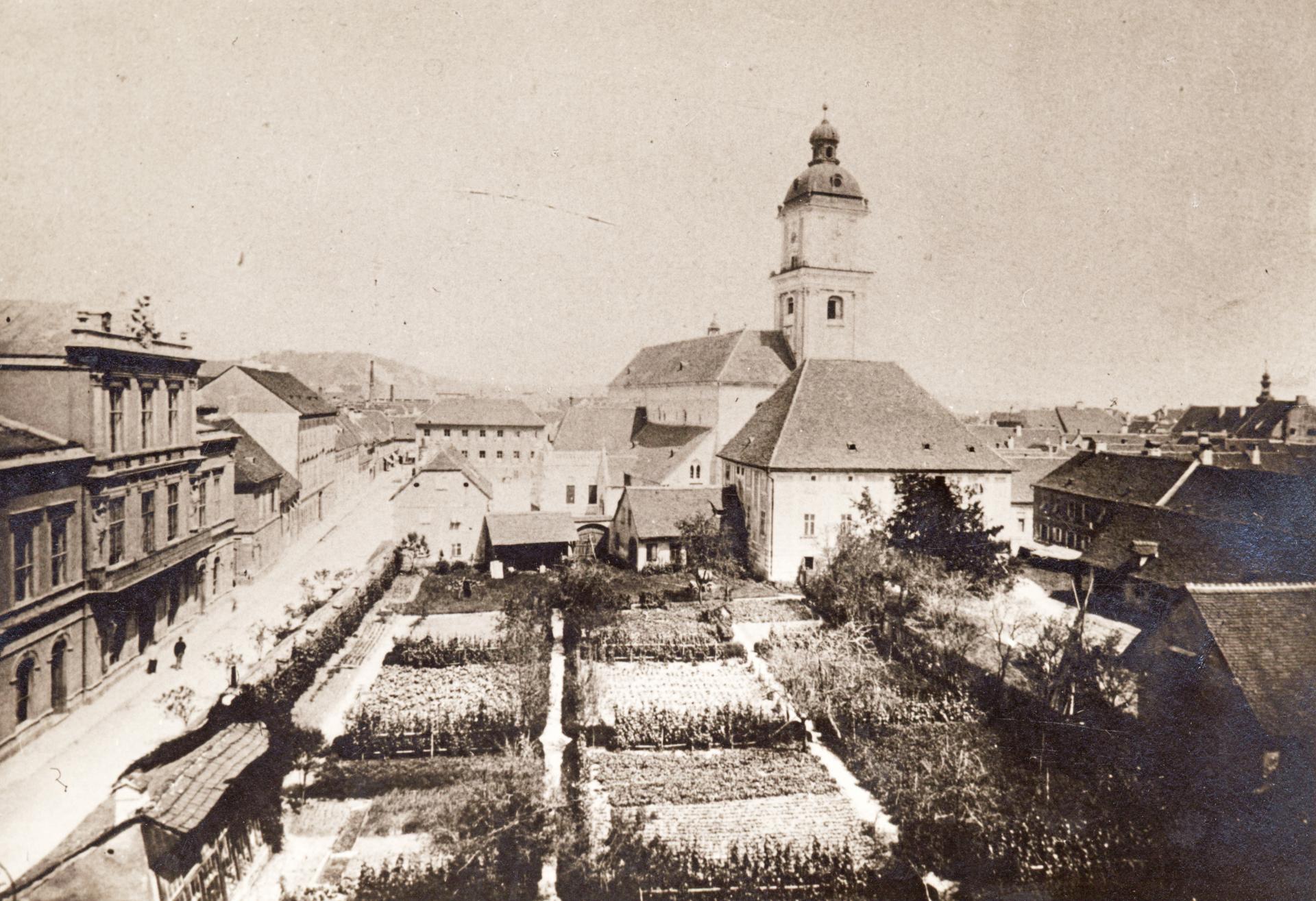 DNEVNA: Prvo mestno pokopališče smo v Mariboru imeli na Slomškovem trgu
