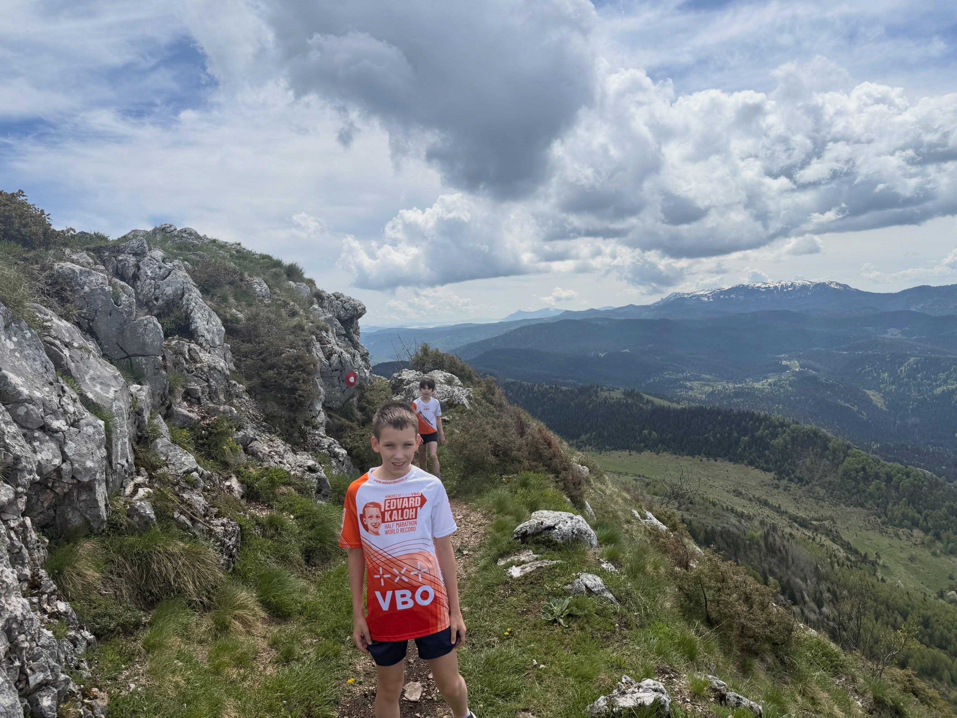 »Z enim klicem so otroku ukradli sanje«: Čustveni zapis Mariborčanke, ki kot zdravnica ne razume ...
