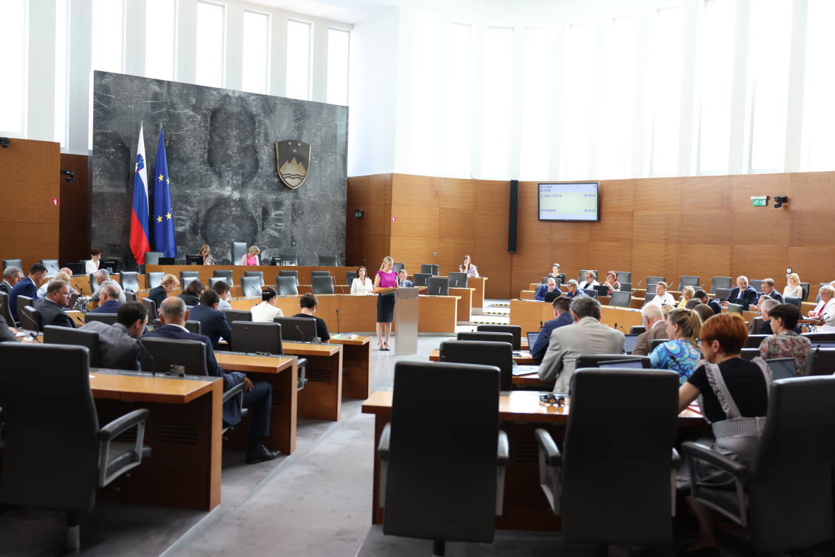 Zelena luč za dodatek k pokojnini za izjemne dosežke na področju umetnosti, a na vidiku tudi referendum