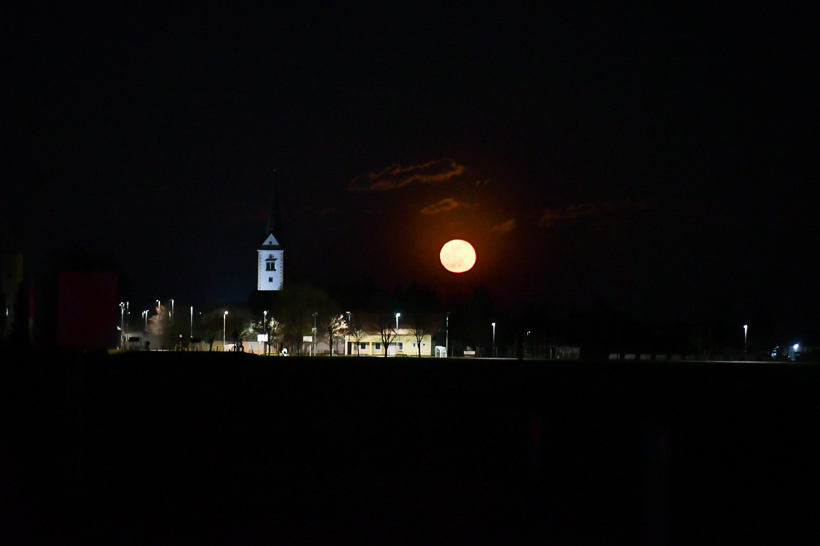 FOTO UTRINEK: Tako izgleda polna luna v Podravju, kako pa pri vas?