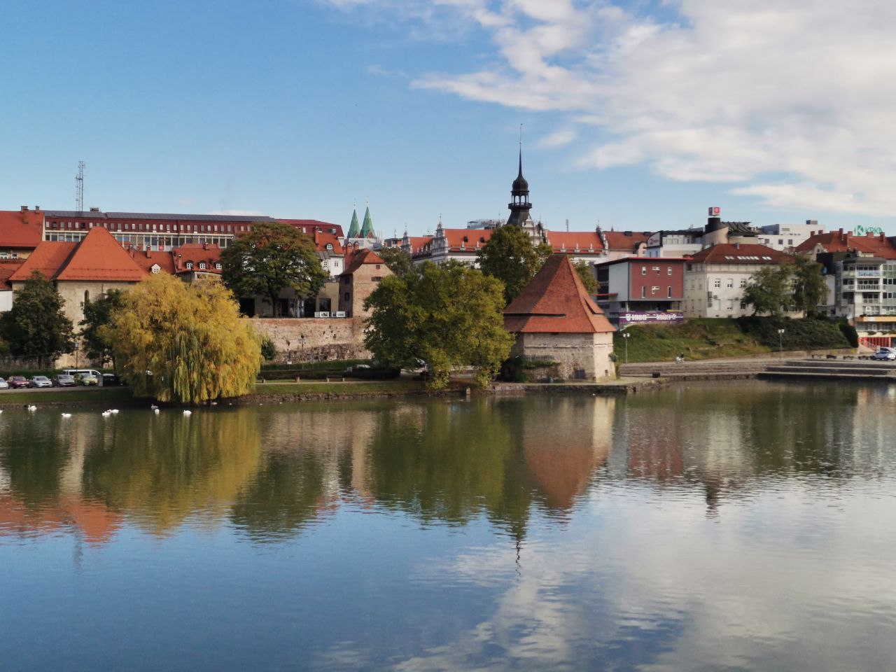 Danes še sončno, za prvi november bo deževalo