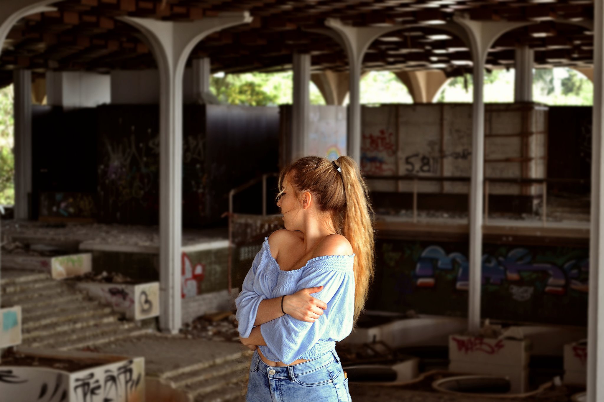 DNEVNA: Mlada pustolovka z nadvse nenavadno ljubeznijo do zapuščenih zgradb