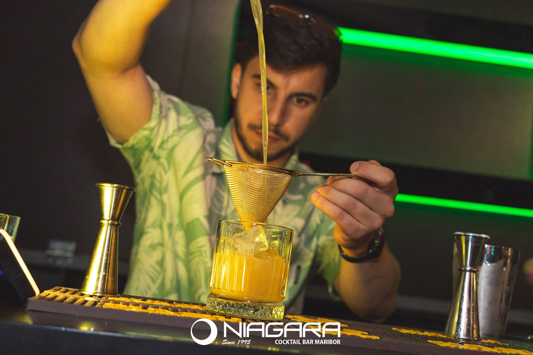 Ni vse v alkoholu: Preverili smo, kateri nepričakovan trend letos osvaja mariborske terase