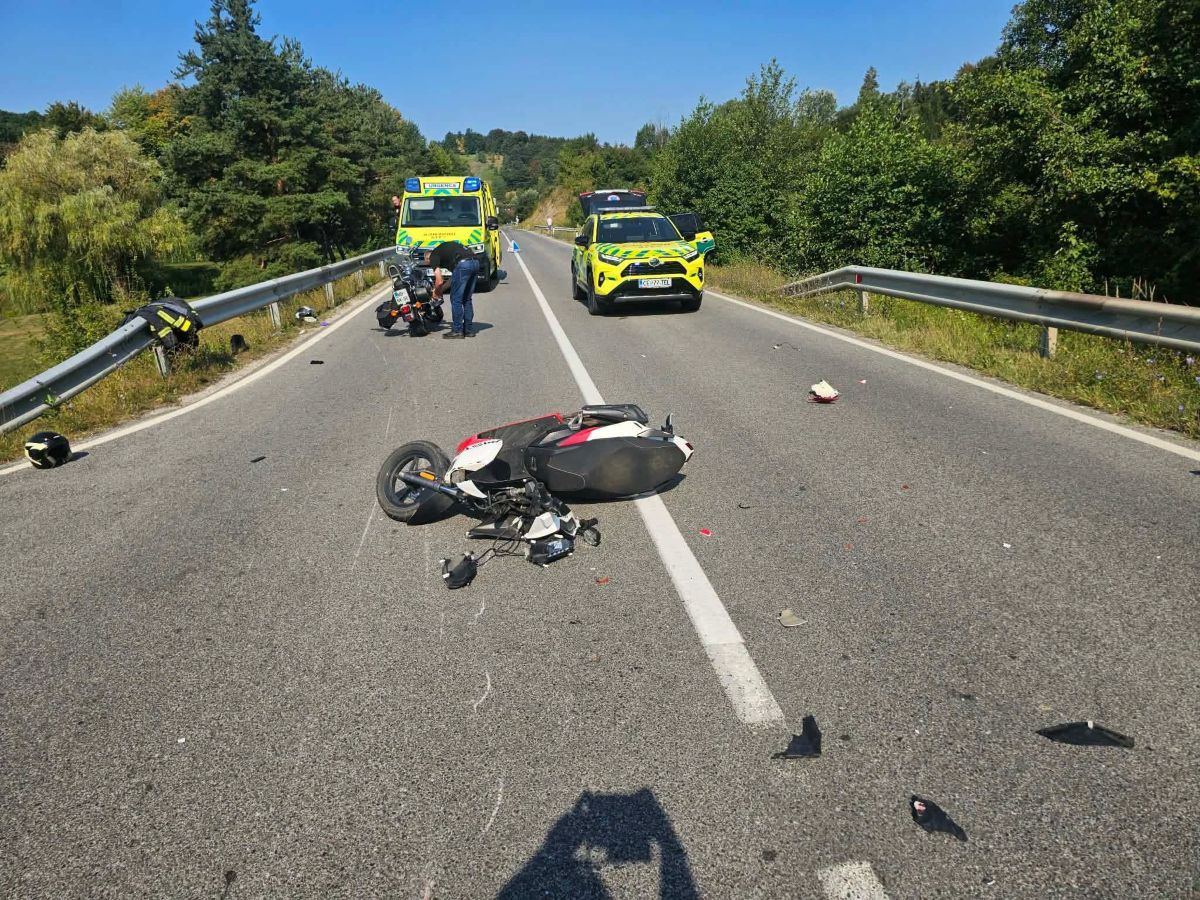 FOTO: Na Štajerskem prišlo do hudega trka motoristov, dve osebi težje poškodovani