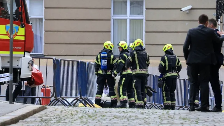 Moški, ki se je zažgal pred vladno stavbo v Zagrebu, še isti dan podlegel poškodbam