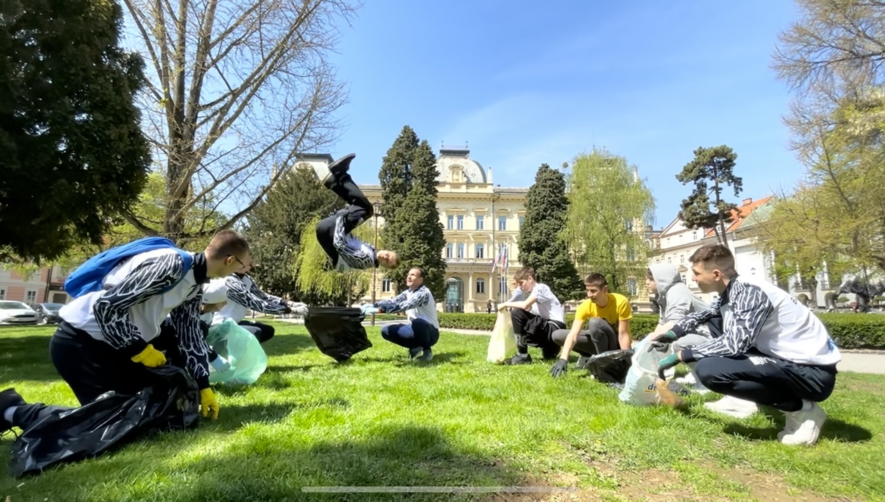 FOTO: V spomladanski čistilni akciji Mariborčani zbrali skupno več kot 17 ton odpadkov