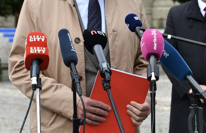 Konec RTV-prispevka? Politične napovedi, ki bi lahko pretresle javni servis