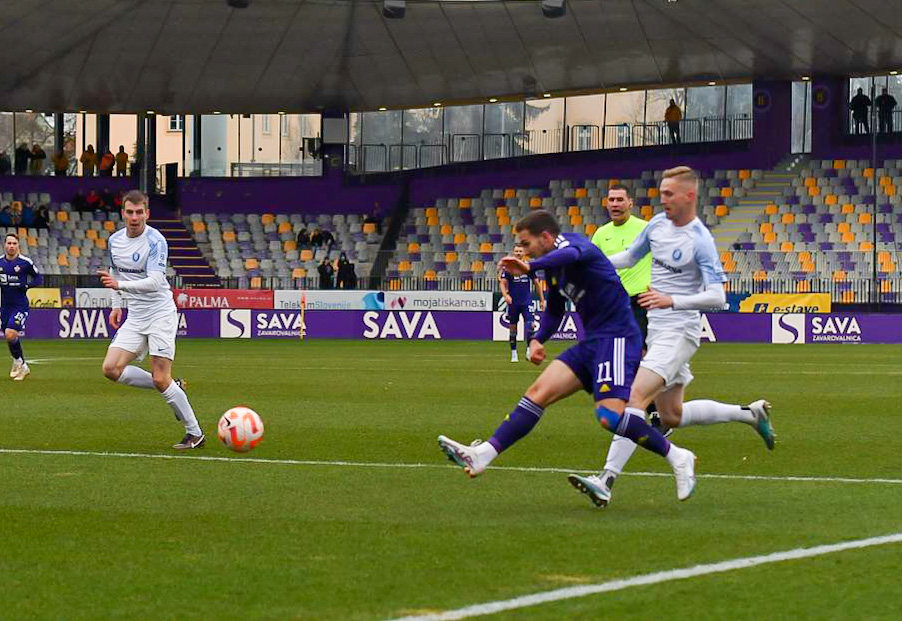 FOTO: Štajerski derbi za drugo mesto gladko pripadel Mariboru