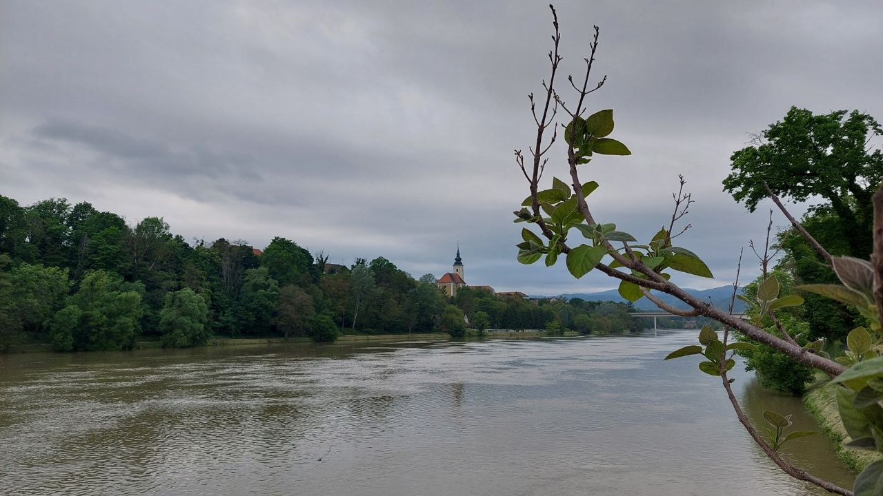 Arso opozarja pred obsežnejšim poplavljanjem Drave