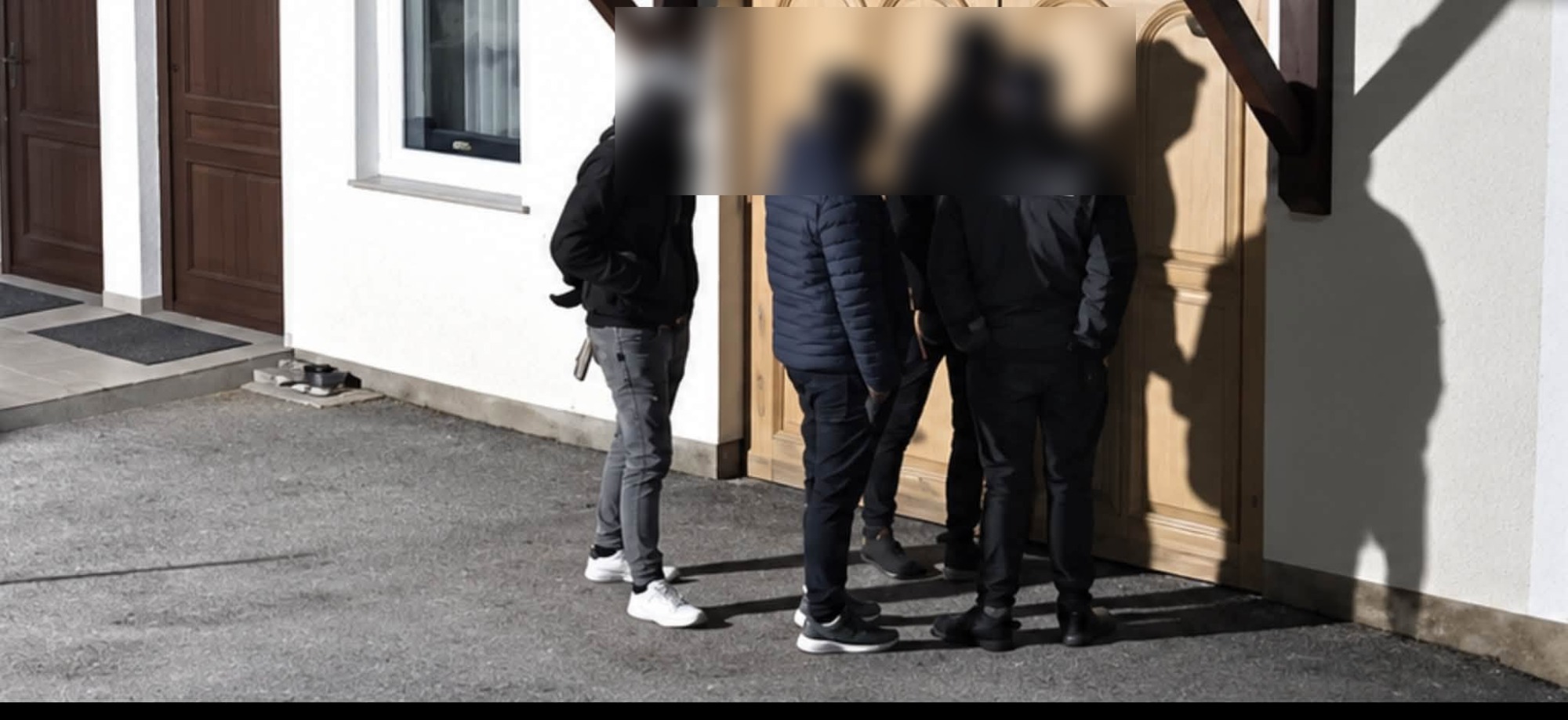 Neznanci naj bi preverjali hišo, a jih je ujel varnostni sistem: Župan Pesnice se je oglasil z opozorilom
