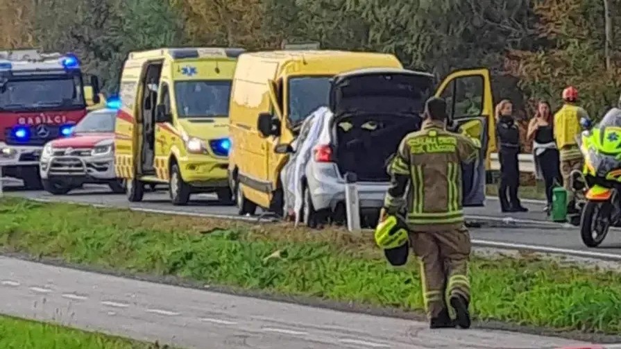 Prometna nesreča v okolici Maribora terjala dve smrtni žrtvi, preostali udeleženci hudo poškodovani