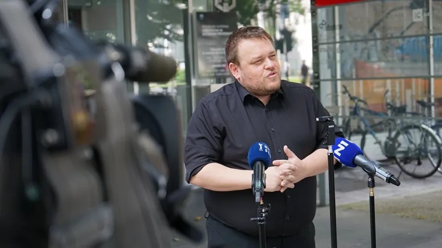 Na prepovedano parado ponosa pri sosedih gre tudi slovenski minister