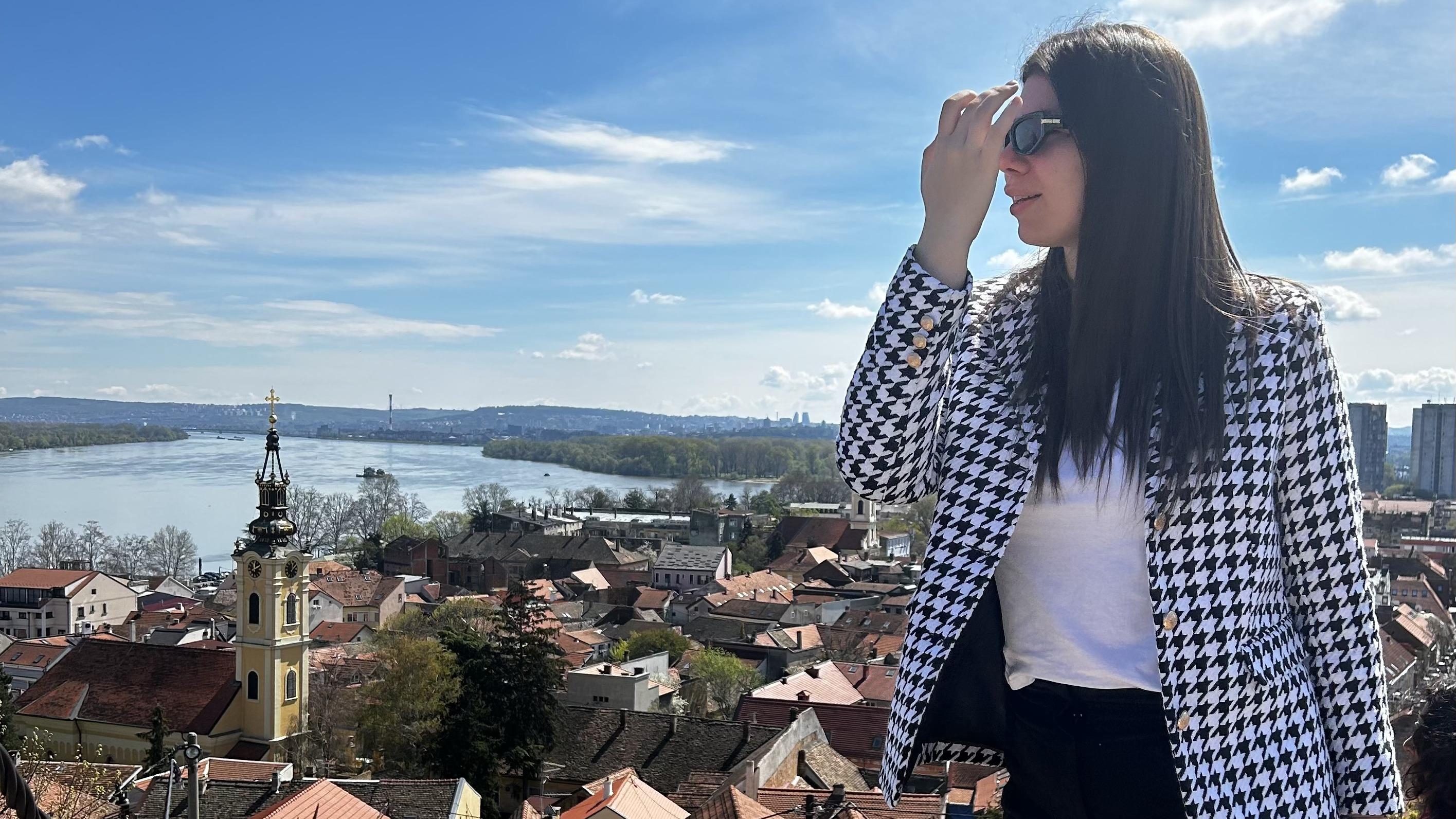 25-letna Beograjčanka Iva se je iz Maribora odpravila na prelomne volitve v domovino: "Vzdušje je bilo skoraj takšno kot za novo leto"