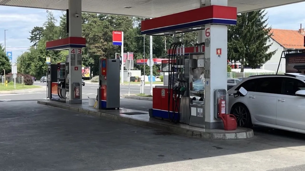 Bencin se je občutno pocenil, dizel pa vse dražji: Toliko boste od danes plačali za liter