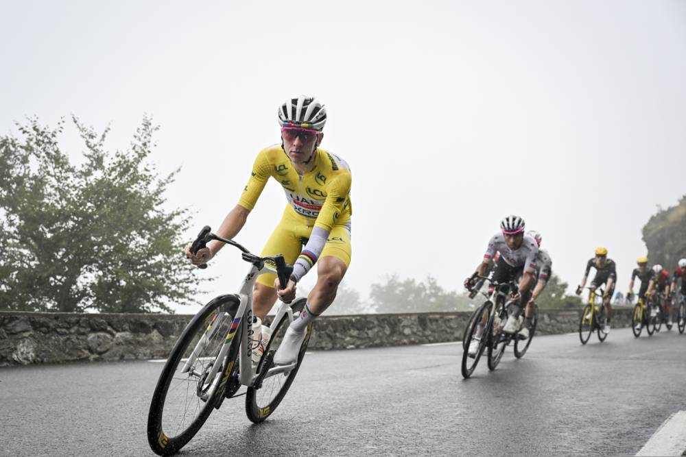 Pogačar obdržal rumeno majico, Arensman zmagovalec etape